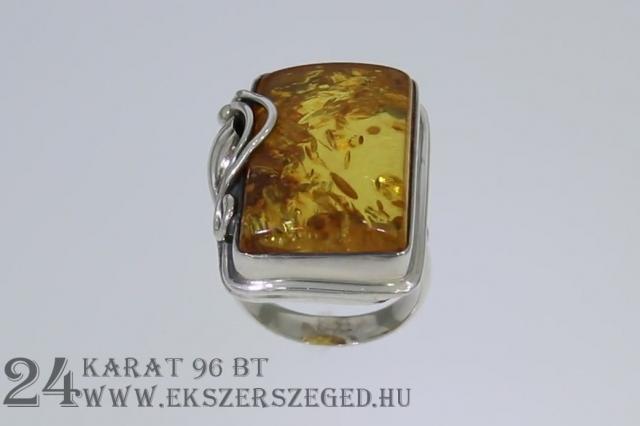 Borostyán gyűrű