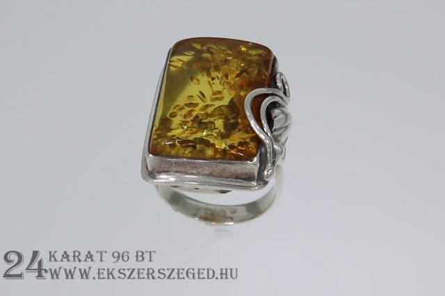 Borostyán gyűrű