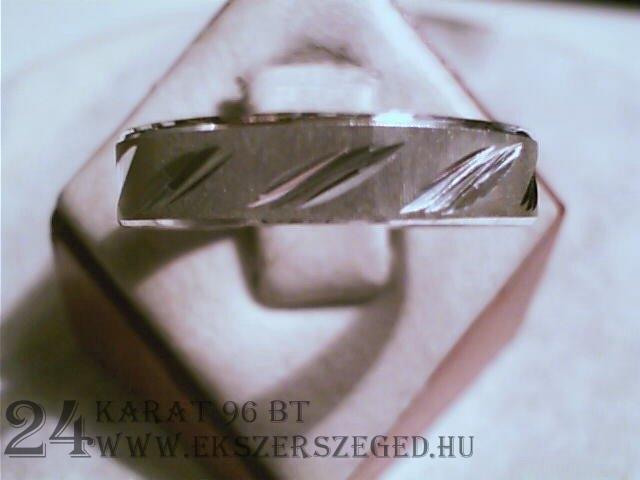 Karikagyűrű_1_1923_1679.jpg