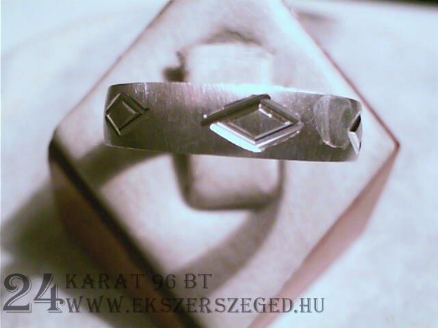 Karikagyűrű_1_8252_1648.jpg