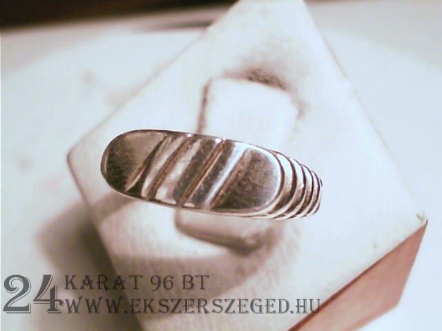 Pecsétgyűrű_1_4412_1104.jpg
