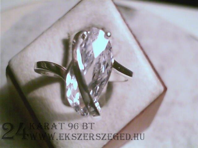 Swarovski-köves-gyűrű_1_3562_1842.jpg